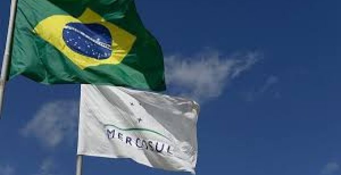 Brasil busca adiar Cúpula do Mercosul para garantir protagonismo na assinatura de acordo histórico com a União Europeia
